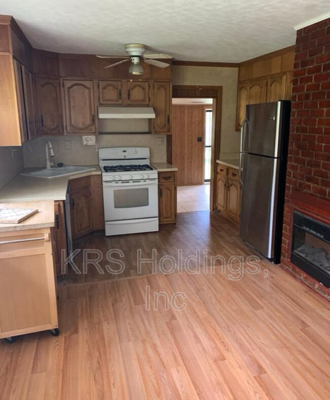 8025 Elaine Ct in Norfolk, VA - Building Photo - Building Photo