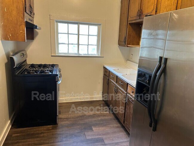 324 W Poplar St in Griffin, GA - Building Photo - Building Photo