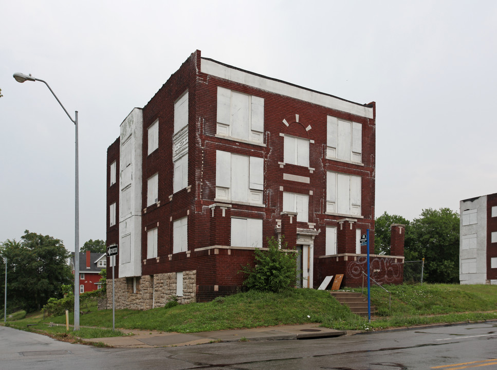 1300-1302 E 27th St in Kansas City, MO - Foto de edificio