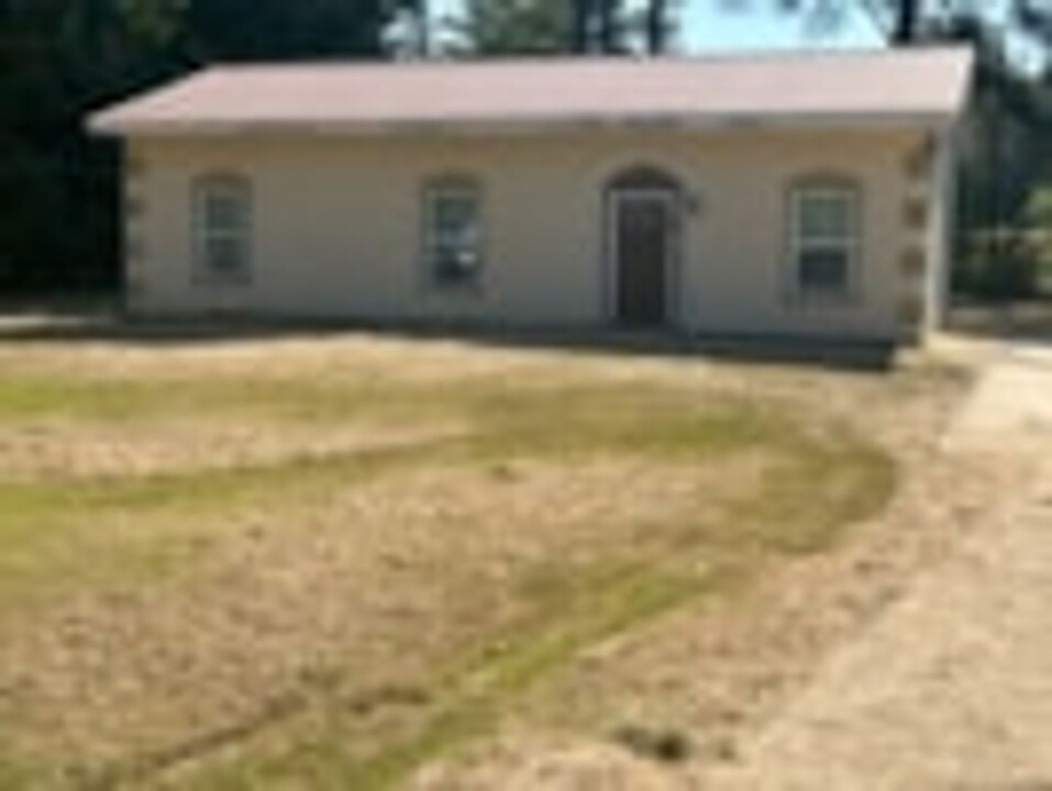 137 Stringer Ln in Columbus, MS - Building Photo