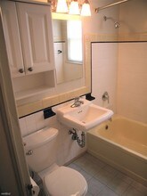 1530 N Lancaster St in Arlington, VA - Building Photo - Building Photo