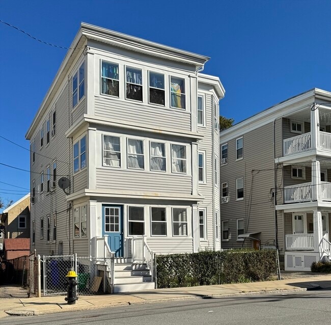 property at 10 Fawndale Rd