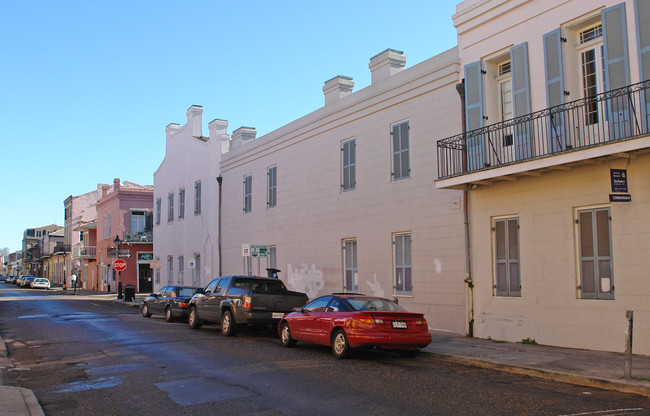 946 Conti St in New Orleans, LA - Foto de edificio - Building Photo