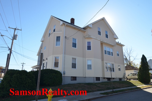 115 Waterman Ave in East Providence, RI - Building Photo - Building Photo