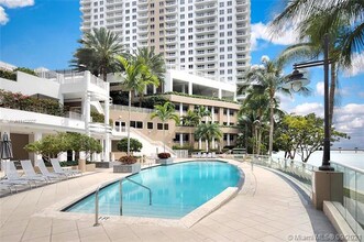 901 Brickell Key Blvd, Unit 2807 in Miami, FL - Building Photo - Building Photo