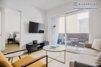 1130 N Orange Dr in Los Angeles, CA - Building Photo - Building Photo