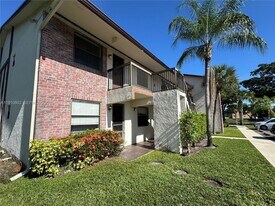 6031 Shaker Wood Cir in Tamarac, FL - Building Photo