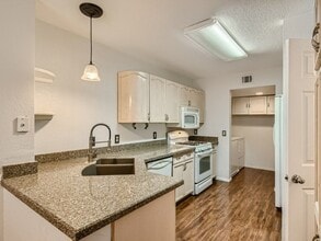 1044 Grammy Dr in Las Vegas, NV - Building Photo - Building Photo