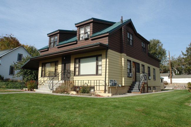 1041 SW 3rd Ave in Ontario, OR - Foto de edificio - Building Photo