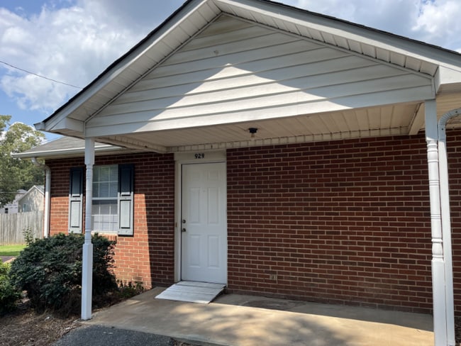 property at 929 Oak St