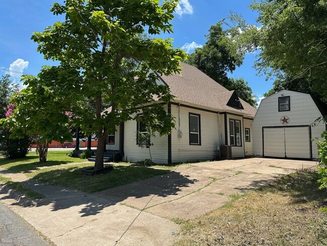 105 12th St NE in Paris, TX - Building Photo - Building Photo