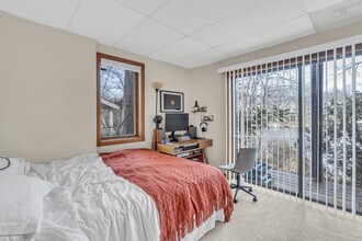 2028 Upper Lake Dr in Reston, VA - Building Photo - Building Photo