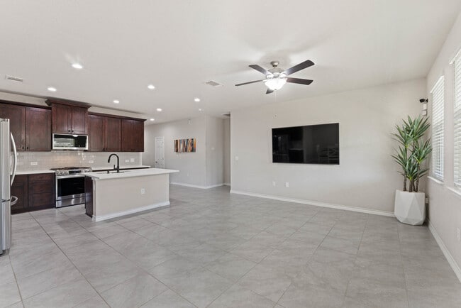 12412 Big Valley Creek in San Antonio, TX - Building Photo - Building Photo