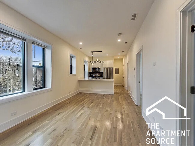 2551 W Hirsch St in Chicago, IL - Building Photo - Building Photo