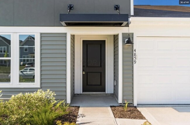 4859 Amber Xing Dr in Columbus, OH - Building Photo - Building Photo