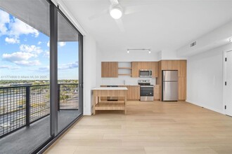 555 NE 8th St, Unit 0331 in Fort Lauderdale, FL - Building Photo - Building Photo