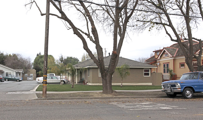 950 Monterey St in Hollister, CA - Foto de edificio - Building Photo