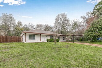 2307 N Thompson St in Conroe, TX - Building Photo - Building Photo