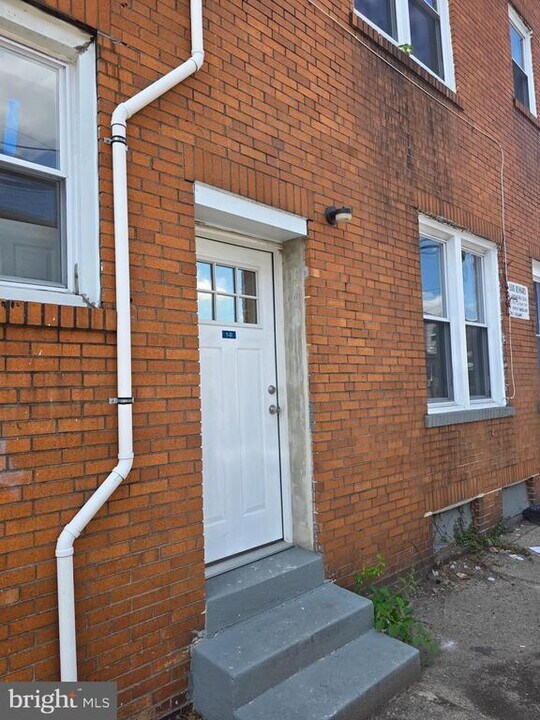 1148 E State St in Trenton, NJ - Foto de edificio