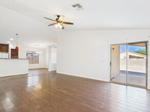 2296 W Roosevelt Ave in Coolidge, AZ - Foto de edificio - Building Photo