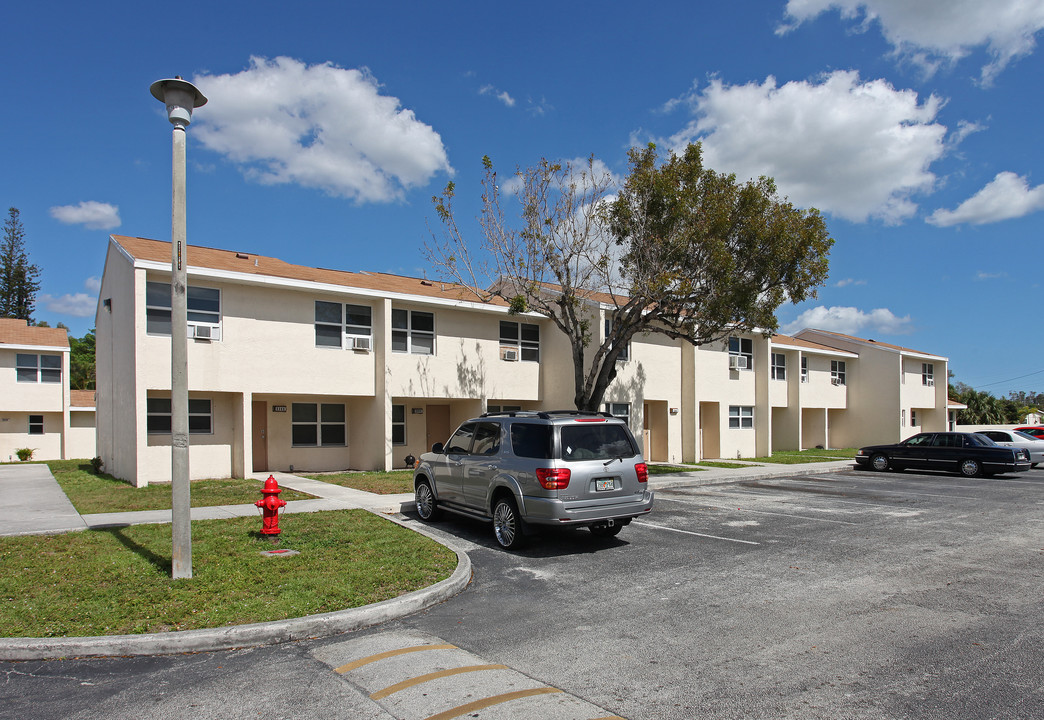 Schall Landings in West Palm Beach, FL - Building Photo