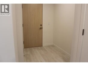 537 Cottonwood Ave in Coquitlam, BC - Building Photo - Building Photo