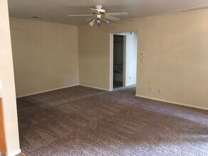 4463 Lynbrook Loop in Redding, CA - Building Photo - Building Photo