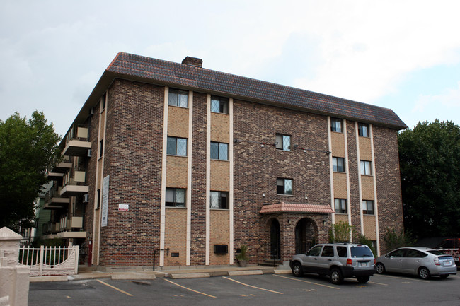 Lowell House Condominium in Somerville, MA - Foto de edificio - Building Photo