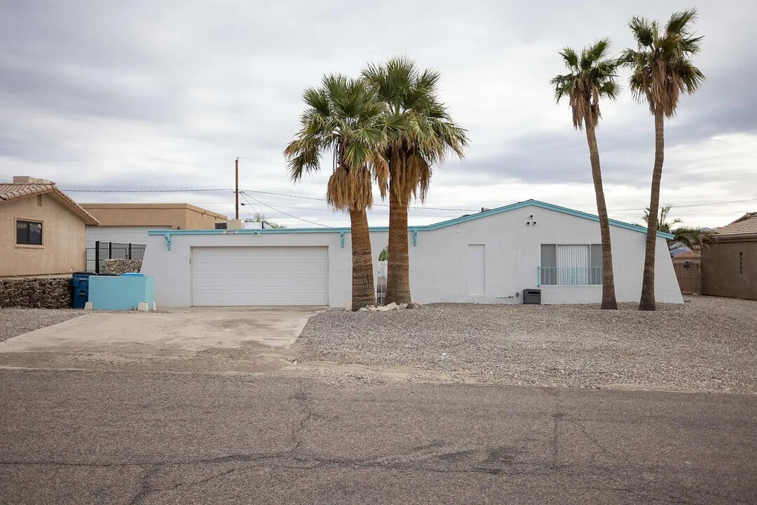 2290 Seabring Dr in Lake Havasu City, AZ - Building Photo