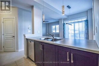 225 Westbank Trail in Hamilton, ON - Building Photo - Building Photo