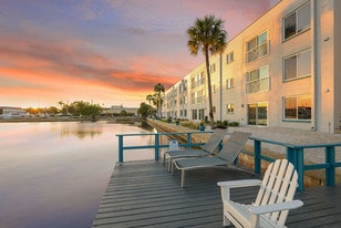 Sailpointe Apartments in South Pasadena, FL - Building Photo