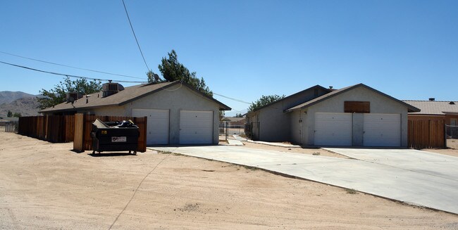 13652 Pauhaska Rd in Apple Valley, CA - Foto de edificio - Building Photo