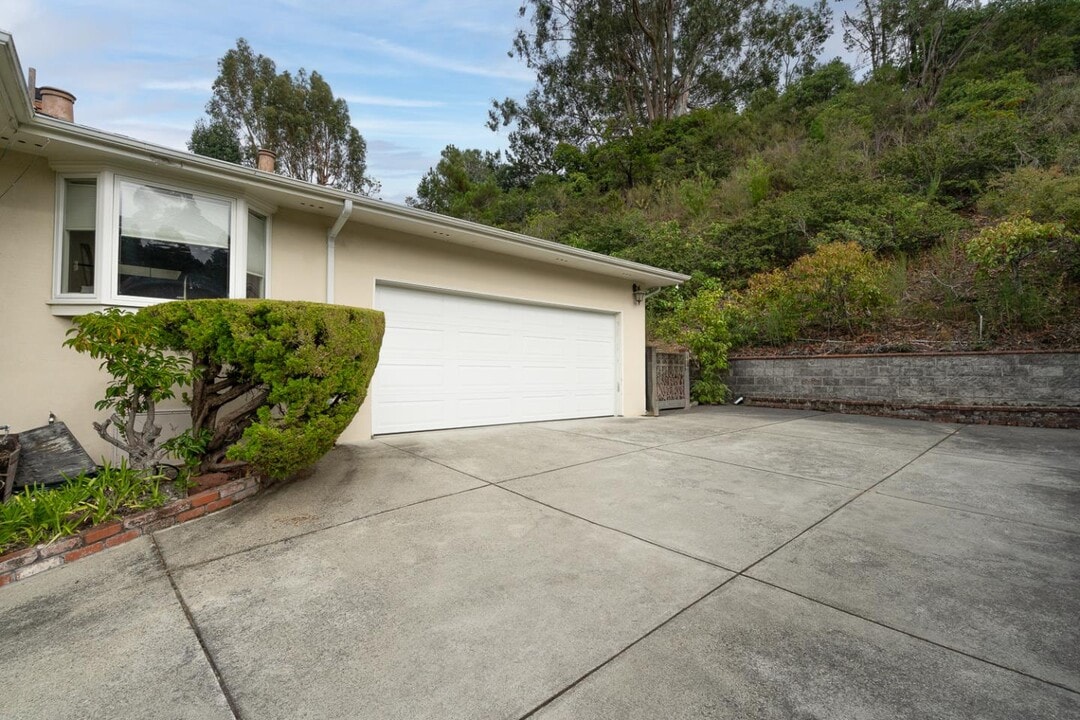 2726 El Prado Rd in Burlingame, CA - Building Photo