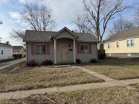 417 S State St in Chatham, IL - Building Photo