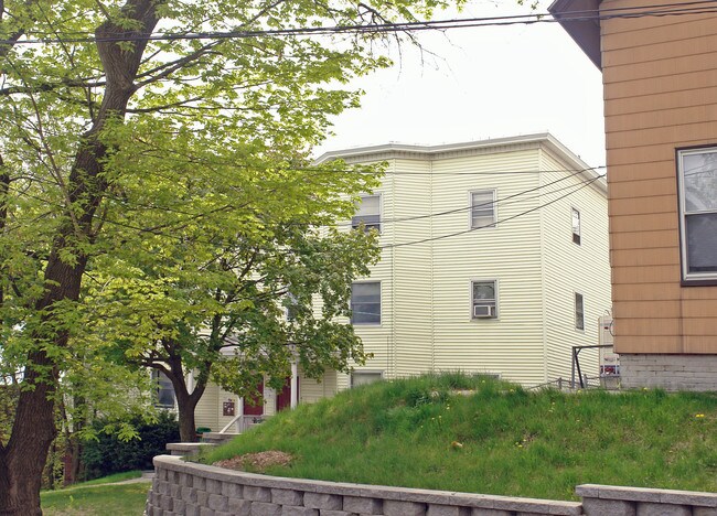 26 Sullivan St in Manchester, NH - Building Photo - Building Photo