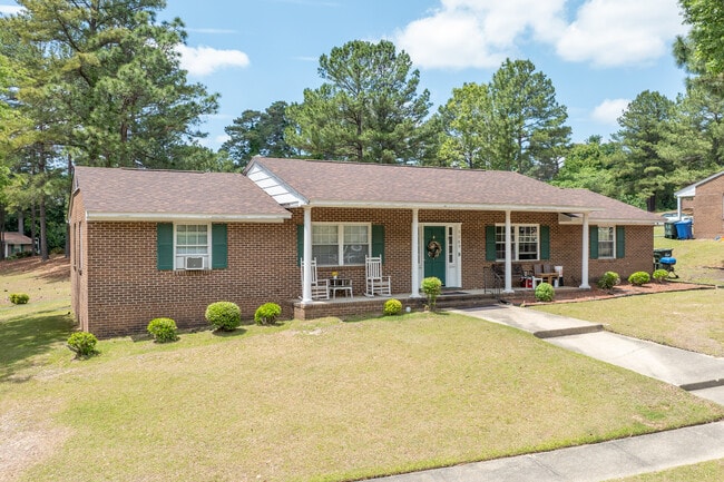 Green Valley Apartments in Fayetteville, NC - Building Photo - Primary Photo