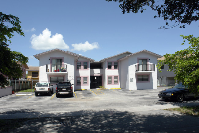 5778-5792 W 25th Ct in Hialeah, FL - Building Photo - Building Photo