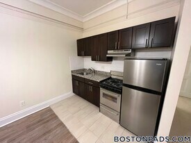 62 Boylston St, Unit 423 in Boston, MA - Building Photo