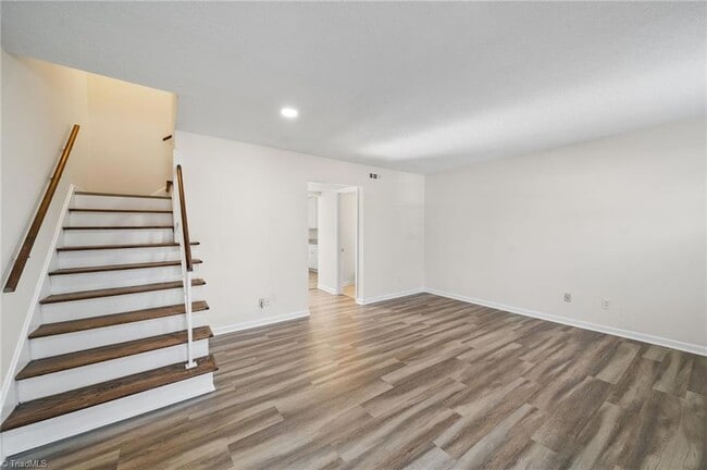 5739 Bramblegate Rd, Unit E in Greensboro, NC - Foto de edificio - Building Photo