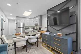 225 Hancock Ave, Unit SI ID1470329P in Jersey City, NJ - Building Photo - Building Photo