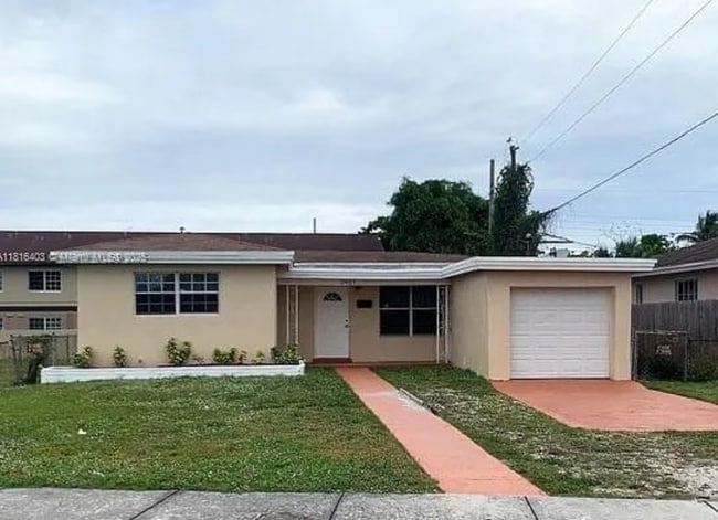 2401 NW 7th St