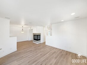 1820 Hornblend St in San Diego, CA - Building Photo - Building Photo