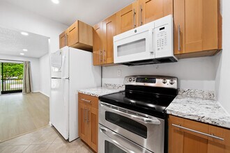 4276 NW 89th Ave in Coral Springs, FL - Building Photo - Building Photo