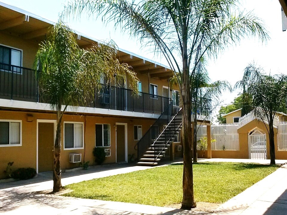 Palm Garden Apartments in Sacramento, CA - Building Photo