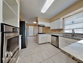 8111 Valeta Dr in Houston, TX - Building Photo - Building Photo