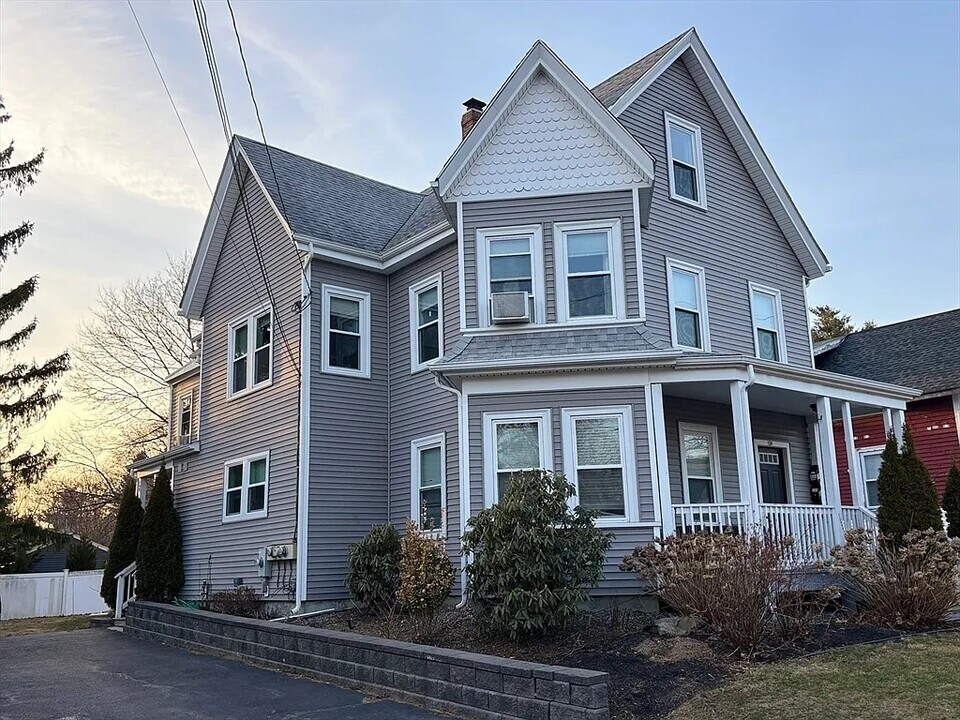 134 Highland St in Marlborough, MA - Building Photo