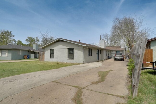 304 John N Garner Cir in Austin, TX - Building Photo - Building Photo