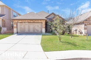 5926 Akin Elm in San Antonio, TX - Building Photo