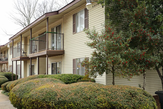 Westbrooke Apartments in Huntsville, AL - Foto de edificio - Building Photo
