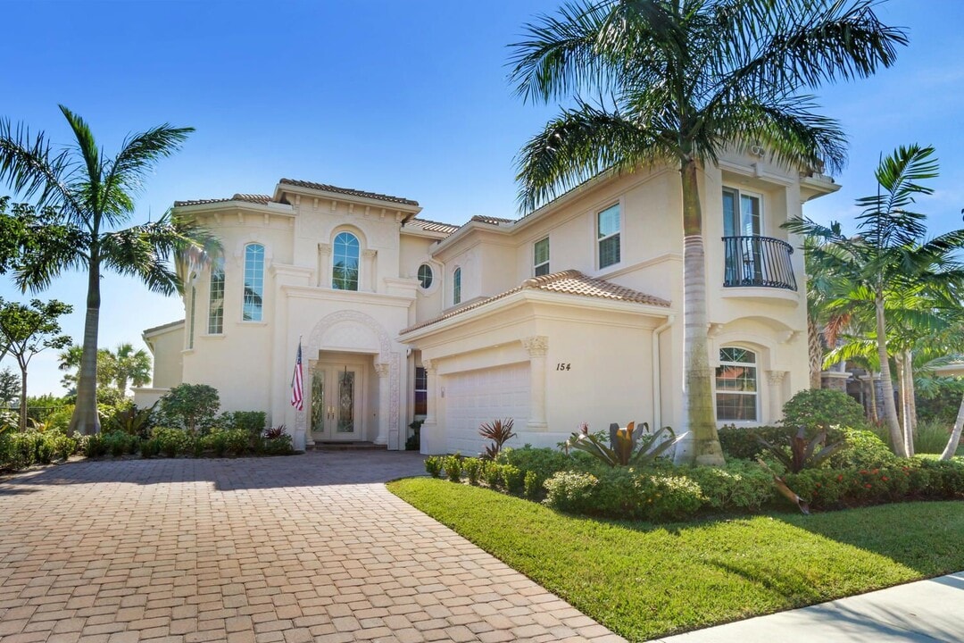 154 Carmela Ct in Jupiter, FL - Building Photo